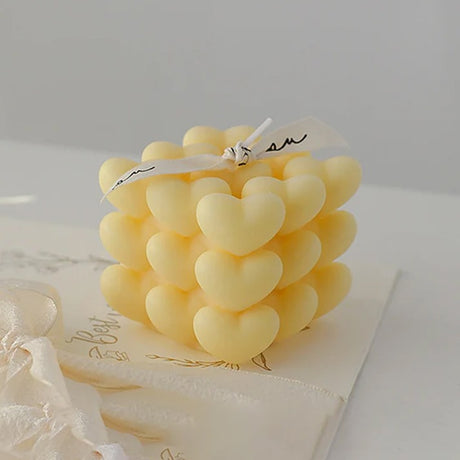 Lumanare Parfumata Decorativa, Vivimall, Model Abstract Cub din Inimioare, Lumanare pentru Diferite Ocazii, 6 x 5.5 cm, Aroma de Musetel, Galben - vivimall.ro