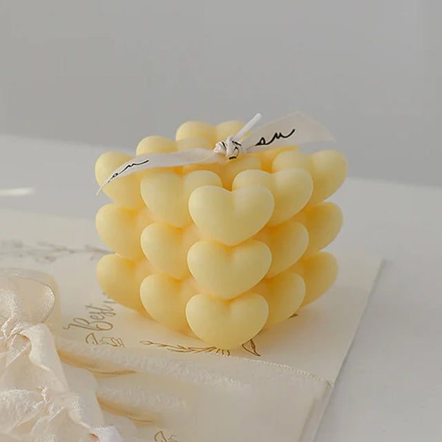 Lumanare Parfumata Decorativa, Vivimall, Model Abstract Cub din Inimioare, Lumanare pentru Diferite Ocazii, 6 x 5.5 cm, Aroma de Musetel, Galben - vivimall.ro