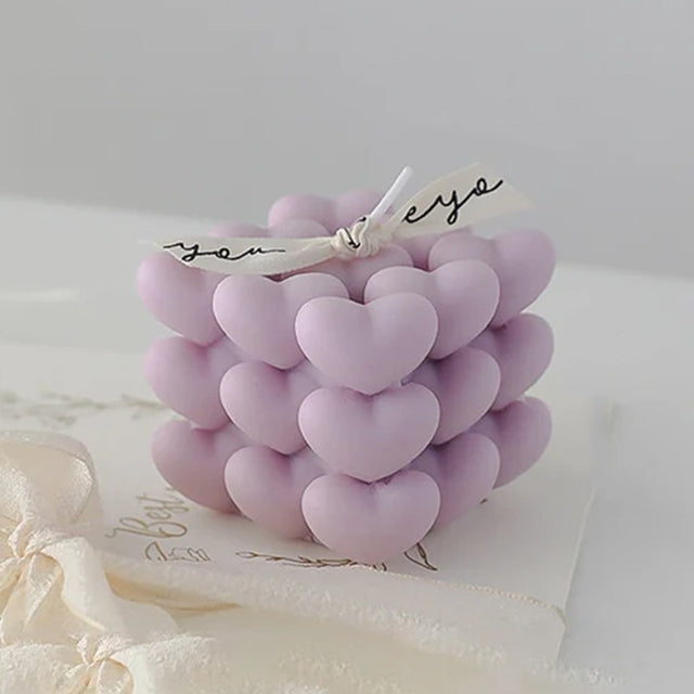 Lumanare Parfumata Decorativa, Vivimall, Model Abstract Cub din Inimioare, Lumanare pentru Diferite Ocazii, 6 x 5.5 cm, Aroma de Lavanda, Mov - vivimall.ro
