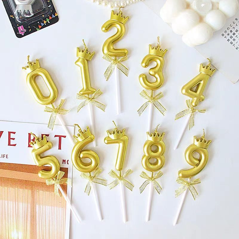 Lumanare pentru Tort Cifra 6, Model Coroana, Gold, Vivimall, Party - vivimall.ro