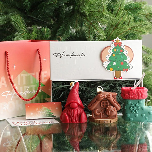 Lumanari Parfumate de Craciun, Vivimall, GIFT BOX din 3 Lumanari din Ceara de Soia, Model B Pitic, Casuta, Ciorap, 22.5 x 9.5 x 9 cm, Multicolor - vivimall.ro