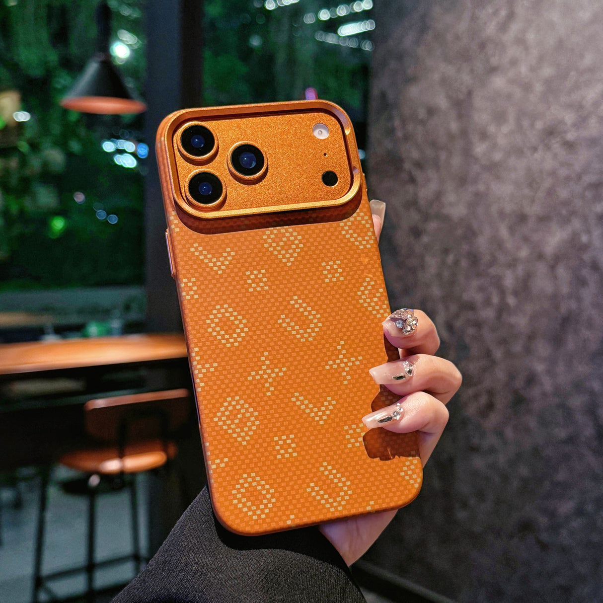 Carcasa Magentica, Vivimall, din Fibra de Carbon, pentru iPhone 16, Portocaliu - vivimall.ro