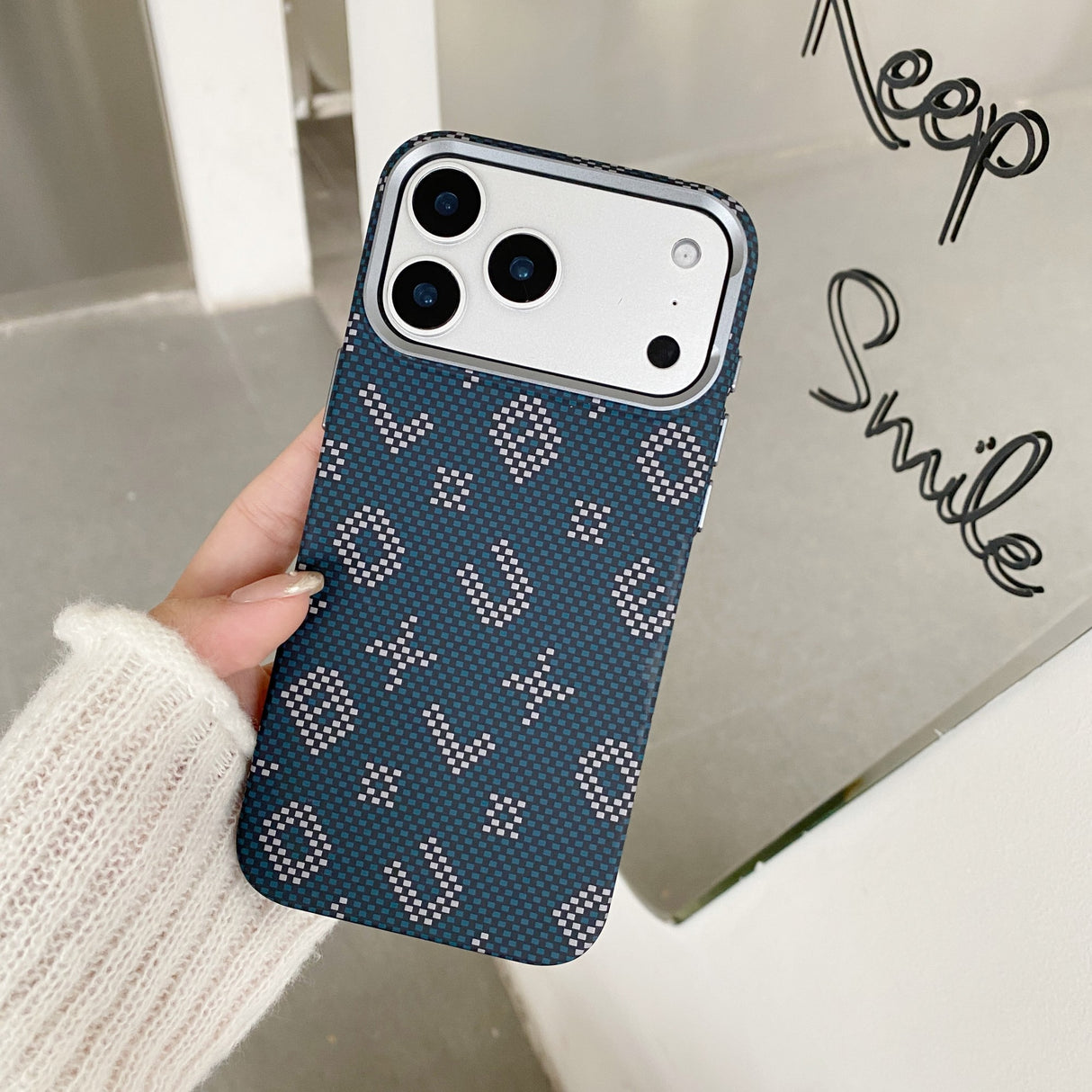 Carcasa Magentica, Vivimall, din Fibra de Carbon, pentru iPhone 16, Portocaliu - vivimall.ro