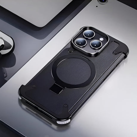 Detaliu inel magnetic rotativ 360 grade pe husă iPhone 15 Pro din piele neagră cu suport integrat