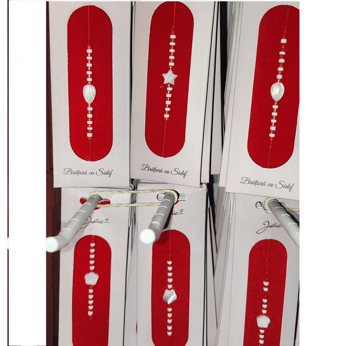 Martisor Bratara cu Sidef, Snur Rosu Reglabil, Margele Albe si Rosii, Pandantiv din Scoica, Modele de Sezon - vivimall.ro