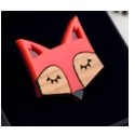 Mărțișor broșă pentru copii din metal multicolor, 2x2 cm, Model 1, ambalat în cutie carton decorativă