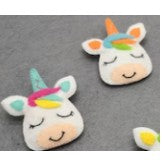 Martisor pentru copii, Brosa, Material Metal, Ambalaj Carton cu Design, Deimensiune Brosa Aproximativ 2 x 2 cm, Multicolor, Model 37 - vivimall.ro