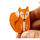 Martisor pentru copii, Brosa, Material Metal, Ambalaj Carton cu Design, Deimensiune Brosa Aproximativ 2 x 2 cm, Multicolor, Model 39 - vivimall.ro