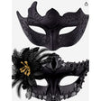 Set 2 măști de cuplu negru texturat pentru carnaval și bal mascat, model floare cu mărgele și model clasic, vedere frontală