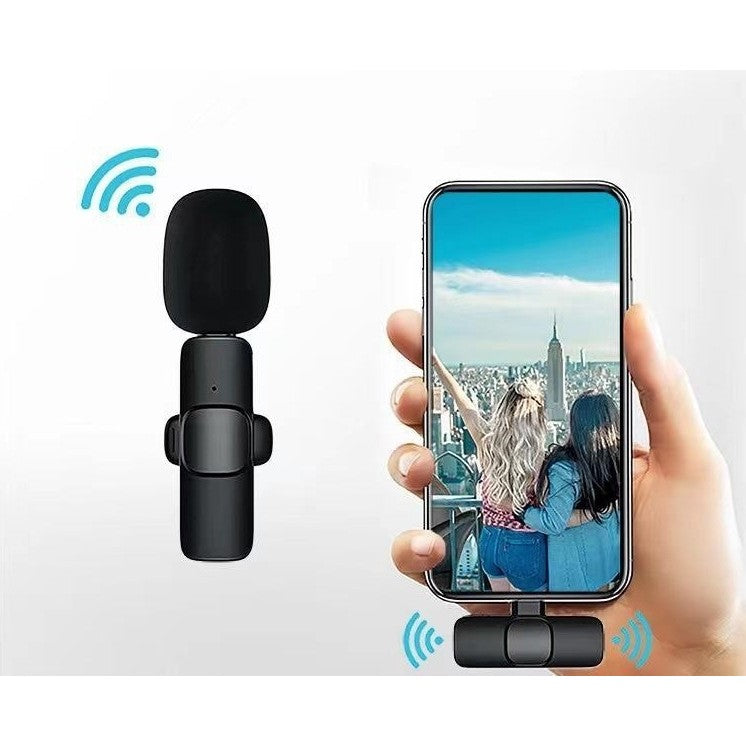 Microfon lavalieră wireless Vivimall în utilizare pentru streaming sau înregistrare audio