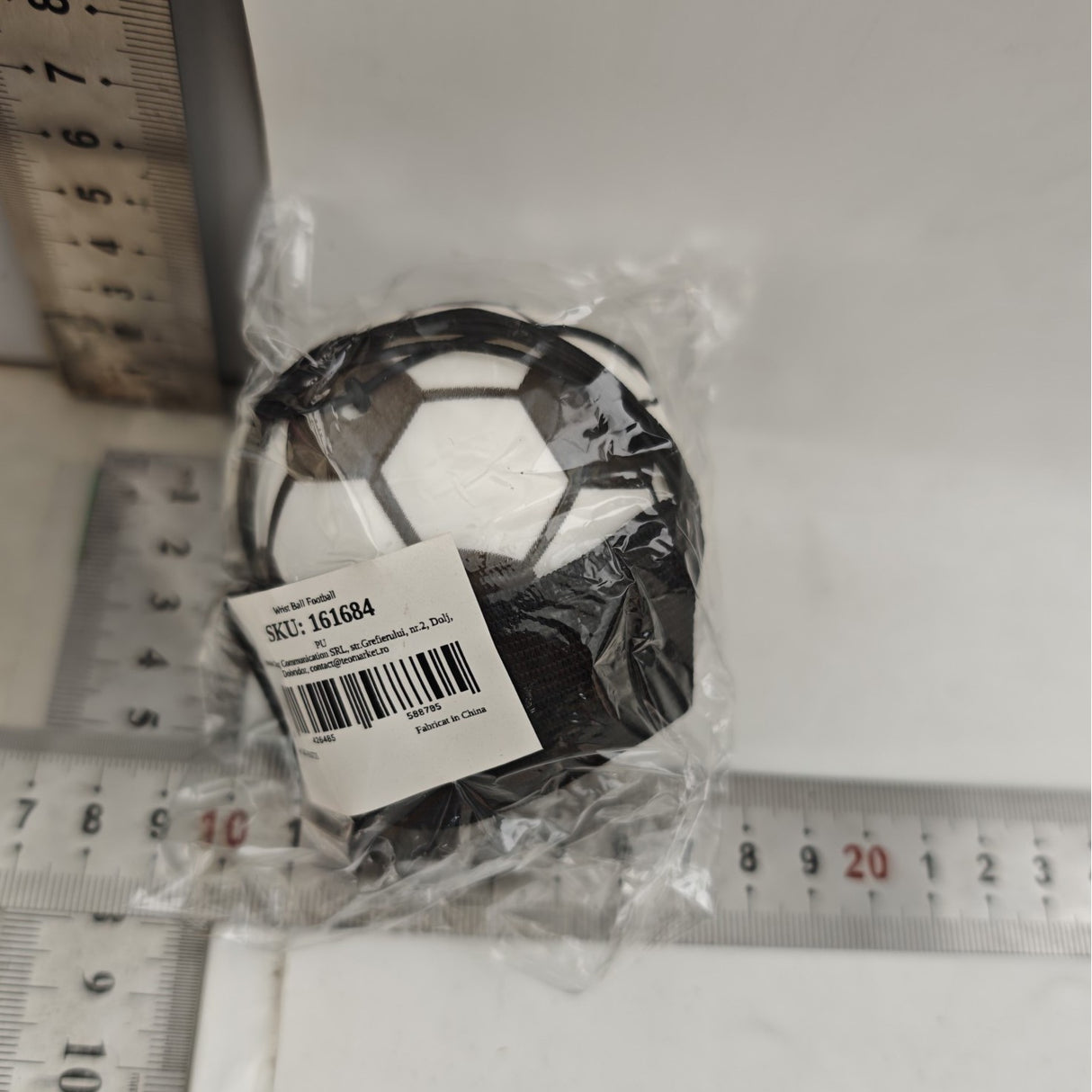 Minge Saltareata Hiperelastica, Vivimall, Model Minge de Fotbal cu Fixare de Mana, Space Moon Ball foarte Elastica, Antistress pentru Copii, Diametru 66 mm, Alb Negru - vivimall.ro