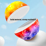 Jucărie antistres Space Moon Ball hiperelastică ținută în mână, ilustrând dimensiunea compactă de 66 mm