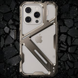 Husă Armor Metal iPhone 15 Pro Max, unghi spate-lateral, protecție completă margini
