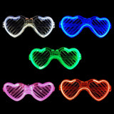 Ochelari LED inimă folosiți la concert sau festival, efect luminos spectaculos