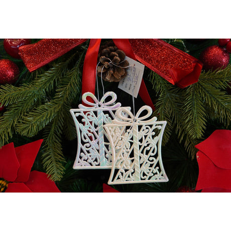 Ornament brad de Craciun, Perlat, in forma de Cadou, 9 cm x 11 cm, Plastic, Vivimall - vivimall.ro