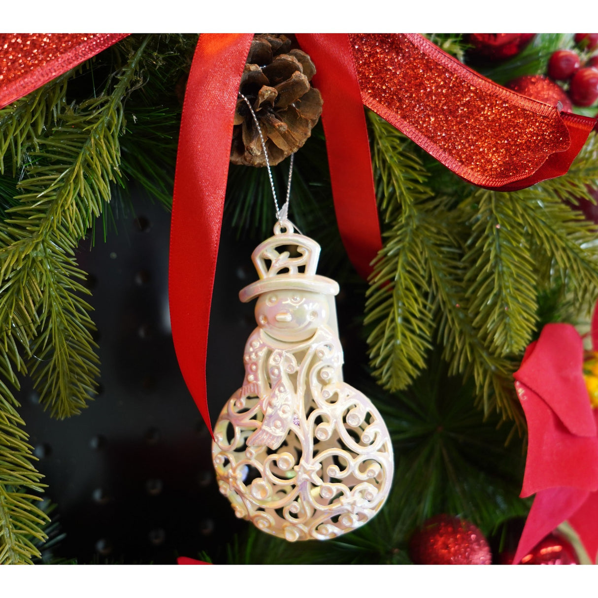 Ornament brad de Craciun, Perlat, in forma de Om de zapada, 8 cm x 13 cm, Plastic, Vivimall - vivimall.ro