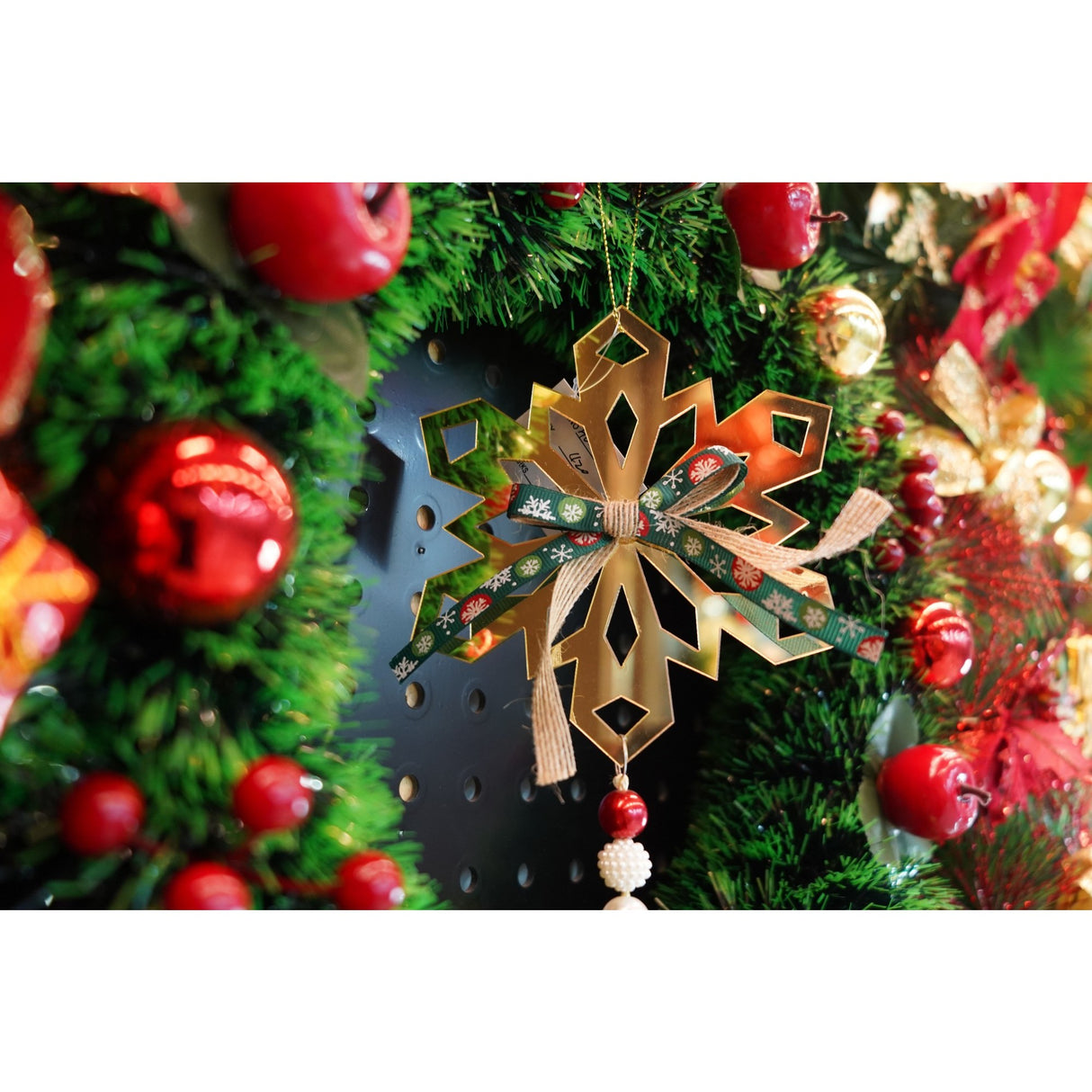 Ornament brad, Vivimall, Fulg de nea, Auriu, Lucios, 16*30CM, Acril, Interior/ Exterior - vivimall.ro