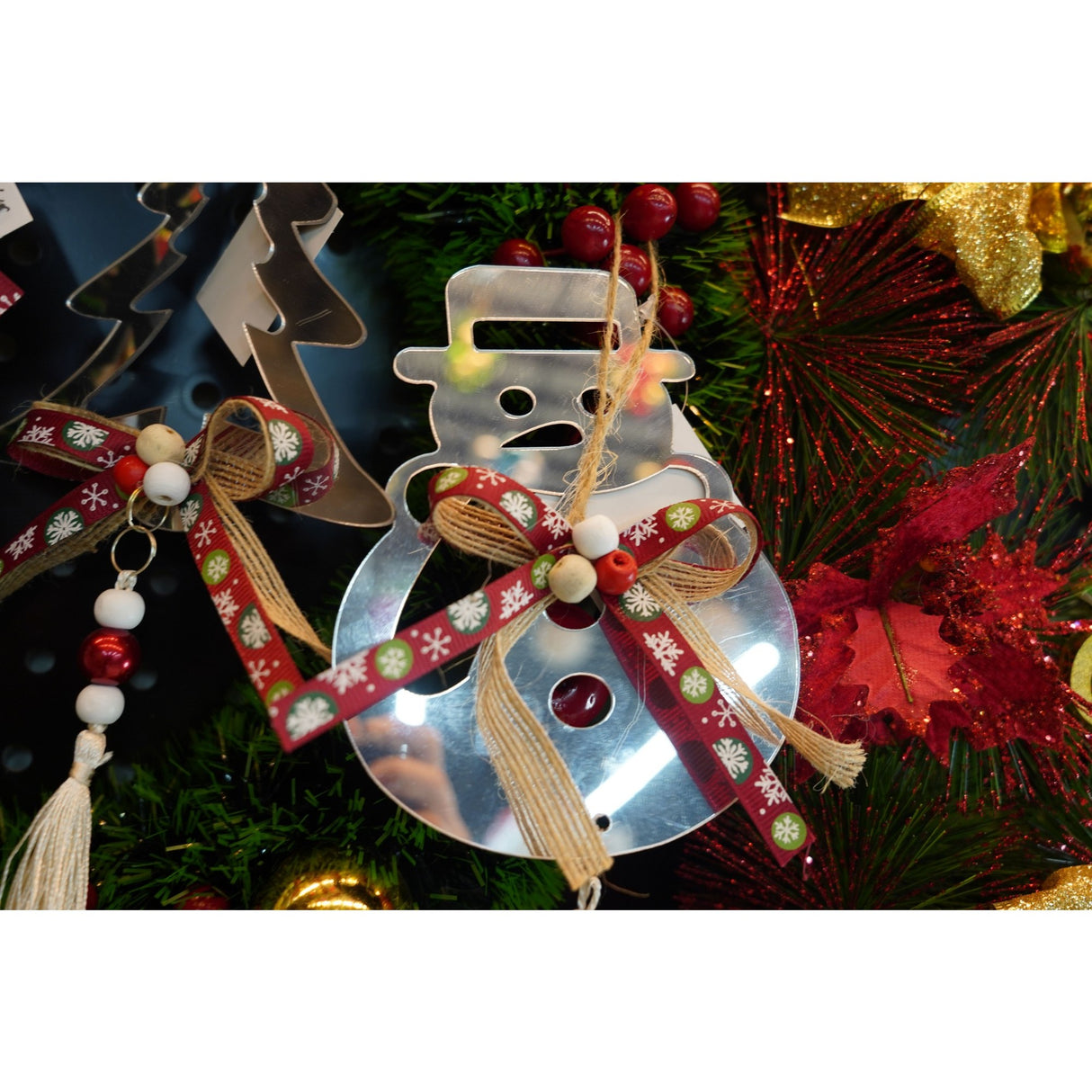 Ornament brad, Vivimall, Om de zapada, Argintiu, Lucios, 14*26CM, Acril, Interior/ Exterior - vivimall.ro