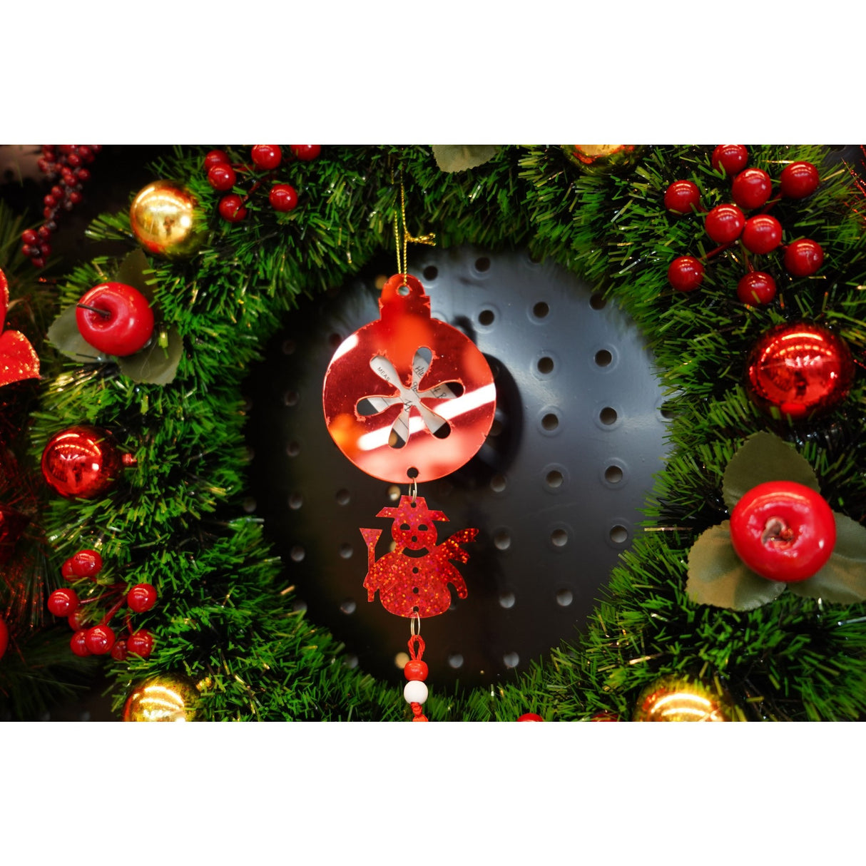 Ornament brad, Vivimall, Rotund, Om de zapada, Rosu, Lucios, 10*28CM, Acril, Interior/ Exterior - vivimall.ro