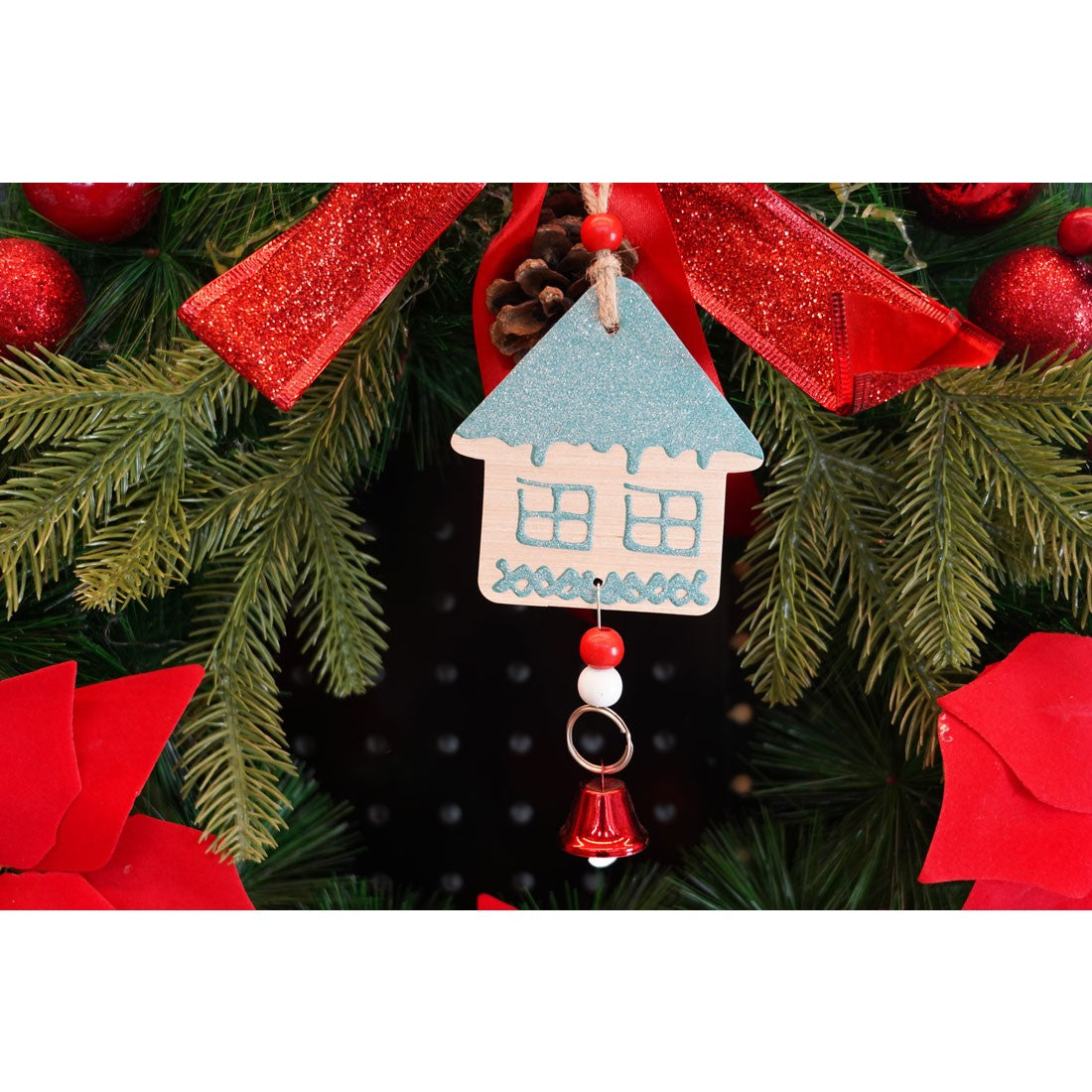 Ornament de brad casuta, Vivimall, multicolor, lemn, 18 cm - vivimall.ro