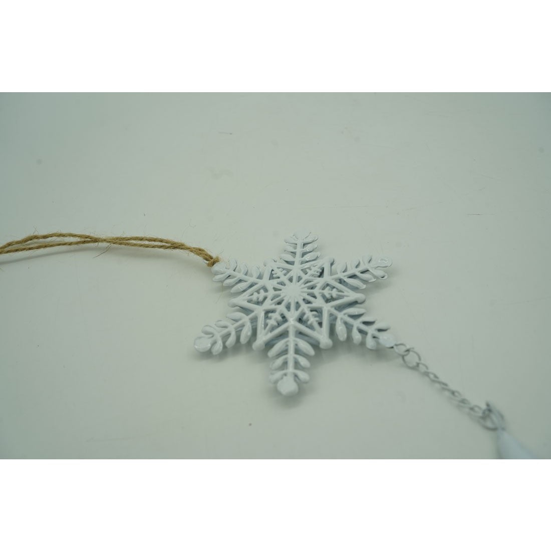 Ornament de brad fulg de nea, Vivimall, alb, metal, 20 cm - vivimall.ro