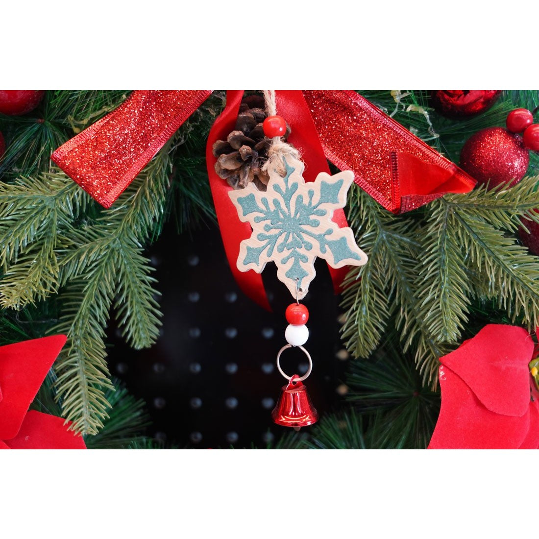 Ornament de brad fulg de nea, Vivimall, multicolor, lemn, 18 cm - vivimall.ro