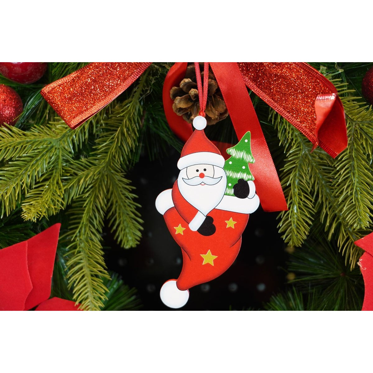 Ornament de brad om de zapada in ciorap, Vivimall, rosu, lemn, 14 cm - vivimall.ro