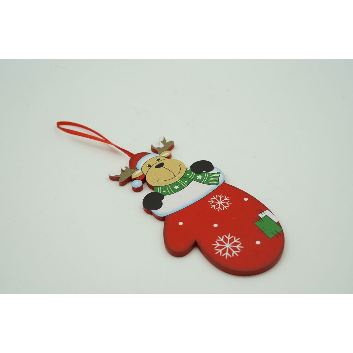 Ornament de brad ren in manusa, Vivimall, rosu, lemn, 14 cm - vivimall.ro