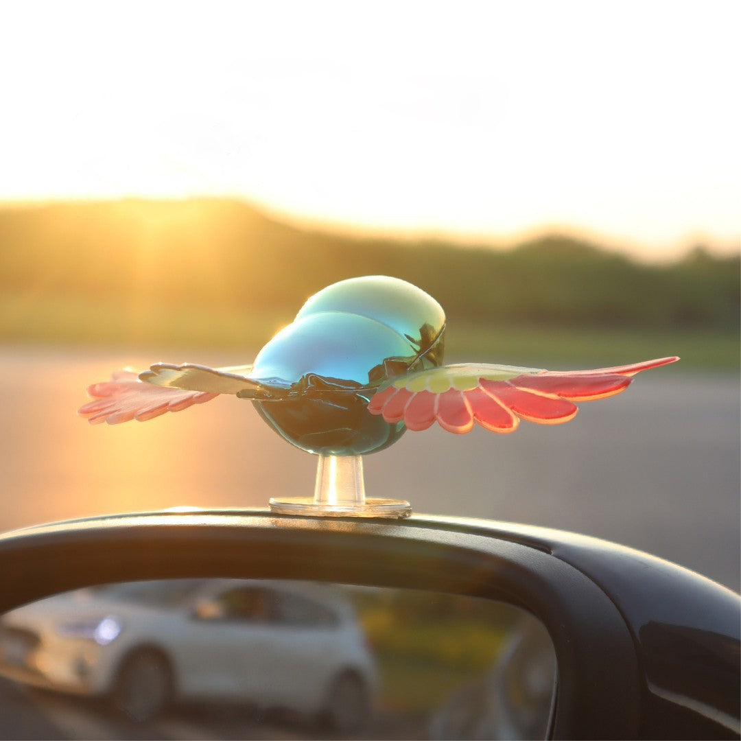 Figurină papagal ornament auto agățat de oglinda retrovizoare, efect curcubeu, vedere de aproape