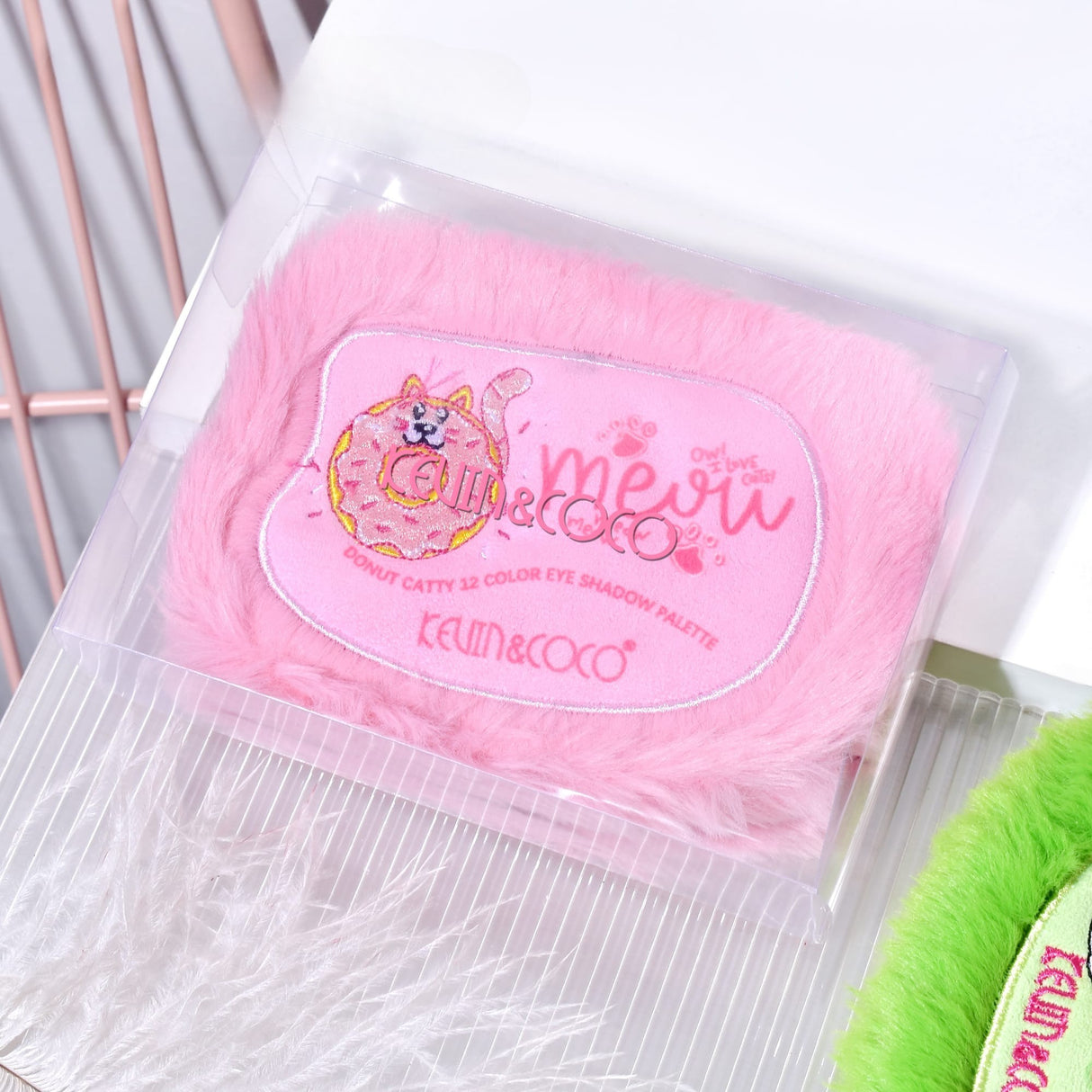 Paleta de Machiaj, KEVIN & COCO, Pink Fuzzy Fard de Pleoape,12 culori, 15 x 10.5 x 3 cm