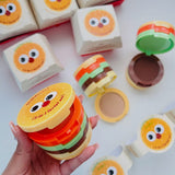 Aplicare blush din paleta Kevin&Coco Burger pe ten, efect natural și proaspăt, lifestyle