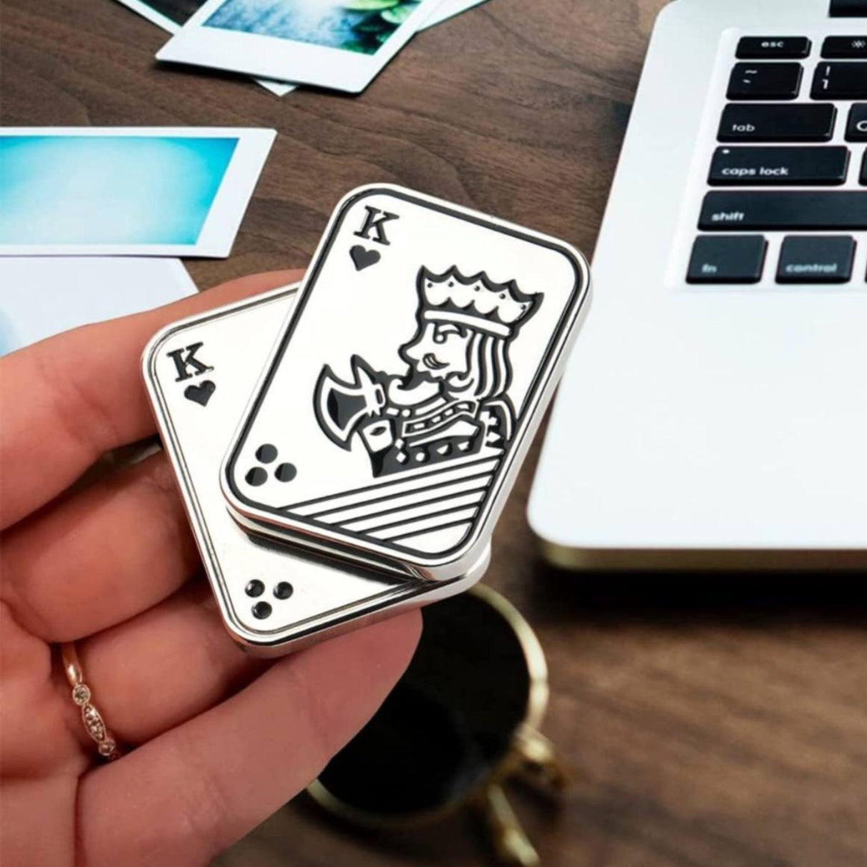 Detaliu mecanism magnetic haptic Fidget Slider Flippy Poker King, plăcuțe metalice și magneți interni, 4.8x3.6 cm