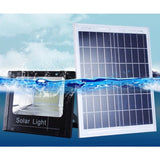 Proiector LED/Lampa solara de exterior  15 cm x 12 cm, Rezistent la Apa IP67, cu Panou Solar, 100 LED SMD, 30W, Senzor de lumina, Timer, cu Telecomanda, 2 moduri de iluminat, kit montaj inclus, Lumina Rece - vivimall.ro