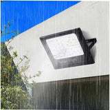 Proiector LED/Lampa solara de exterior Vivimall, 15 cm x 12 cm, Rezistent la Apa IP67, cu Panou Solar, 100 LED SMD, 30W, Senzor de lumina, Timer, cu Telecomanda, 2 moduri de iluminat, kit montaj inclus, Lumina Rece - vivimall.ro
