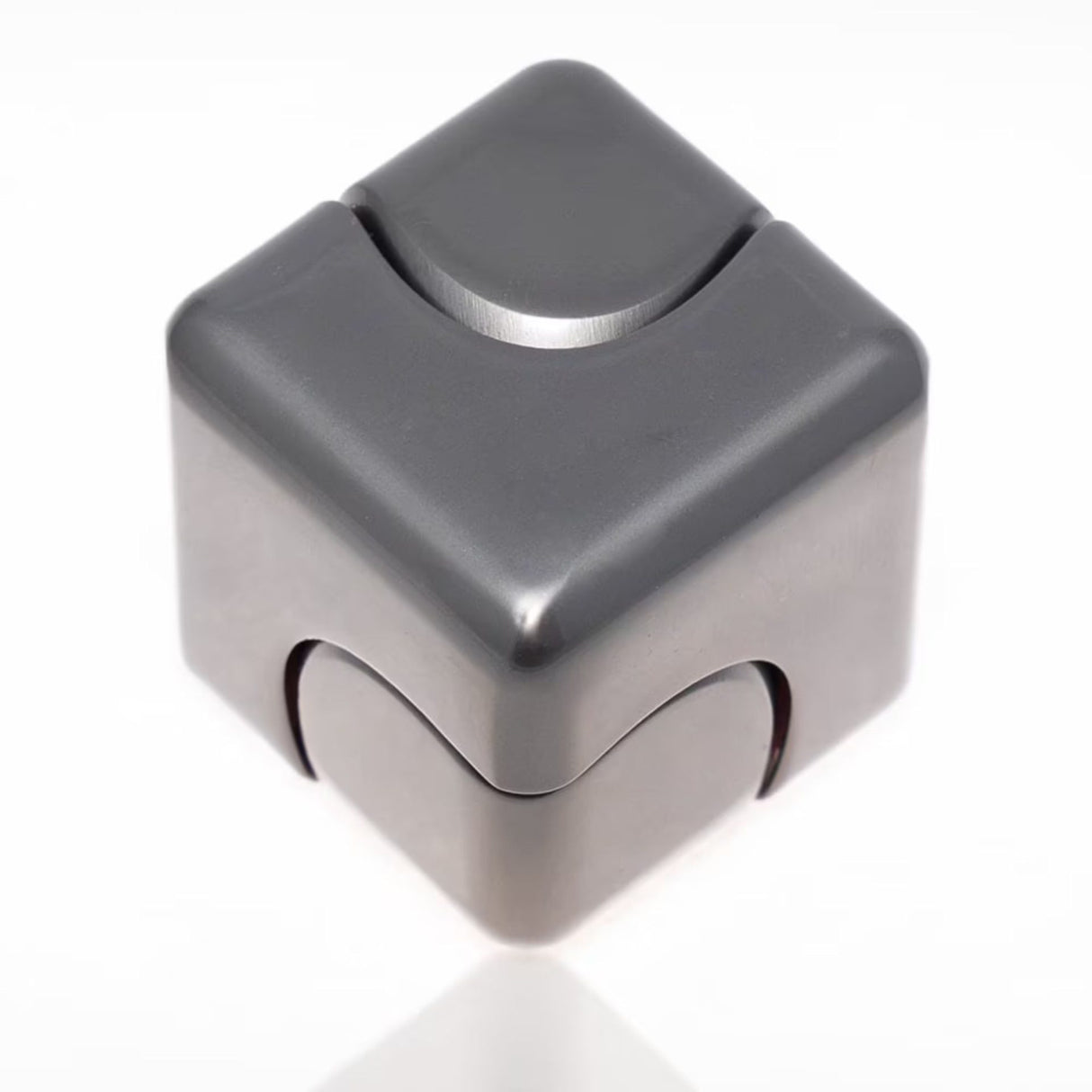 Fidget spinner cub metalic Flippy 2-in-1 gri închis, vedere frontală, dimensiuni 2.9x2.9 cm