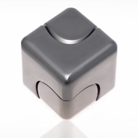 Fidget spinner cub metalic Flippy 2-in-1 gri închis, vedere frontală, dimensiuni 2.9x2.9 cm