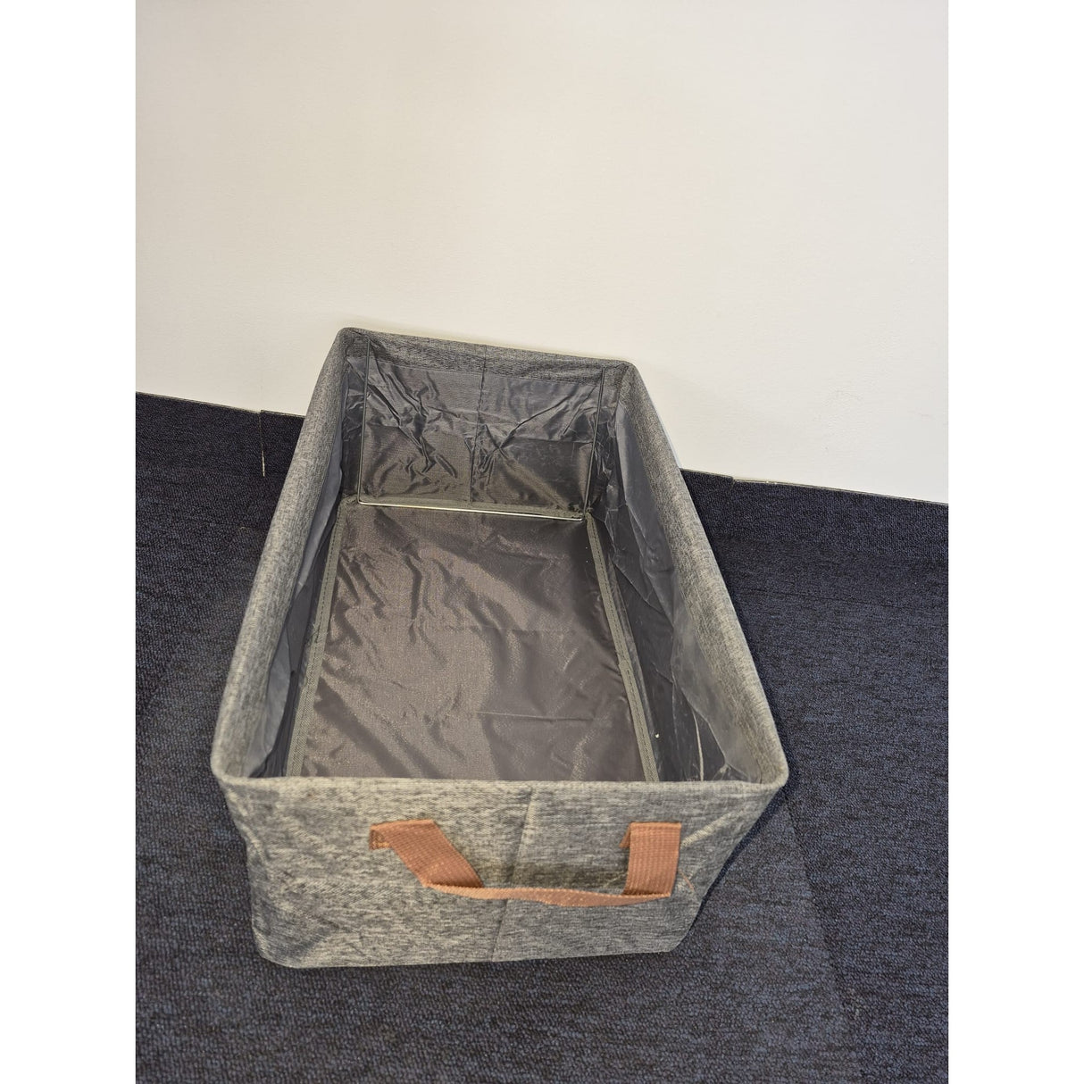 Resigilat: Cutie de Depozitare Tip Cos, Flippy, Material Textil, Pliabila, 47x28x20 cm, 35 l, Cadru Metalic, cu Manere, Maro