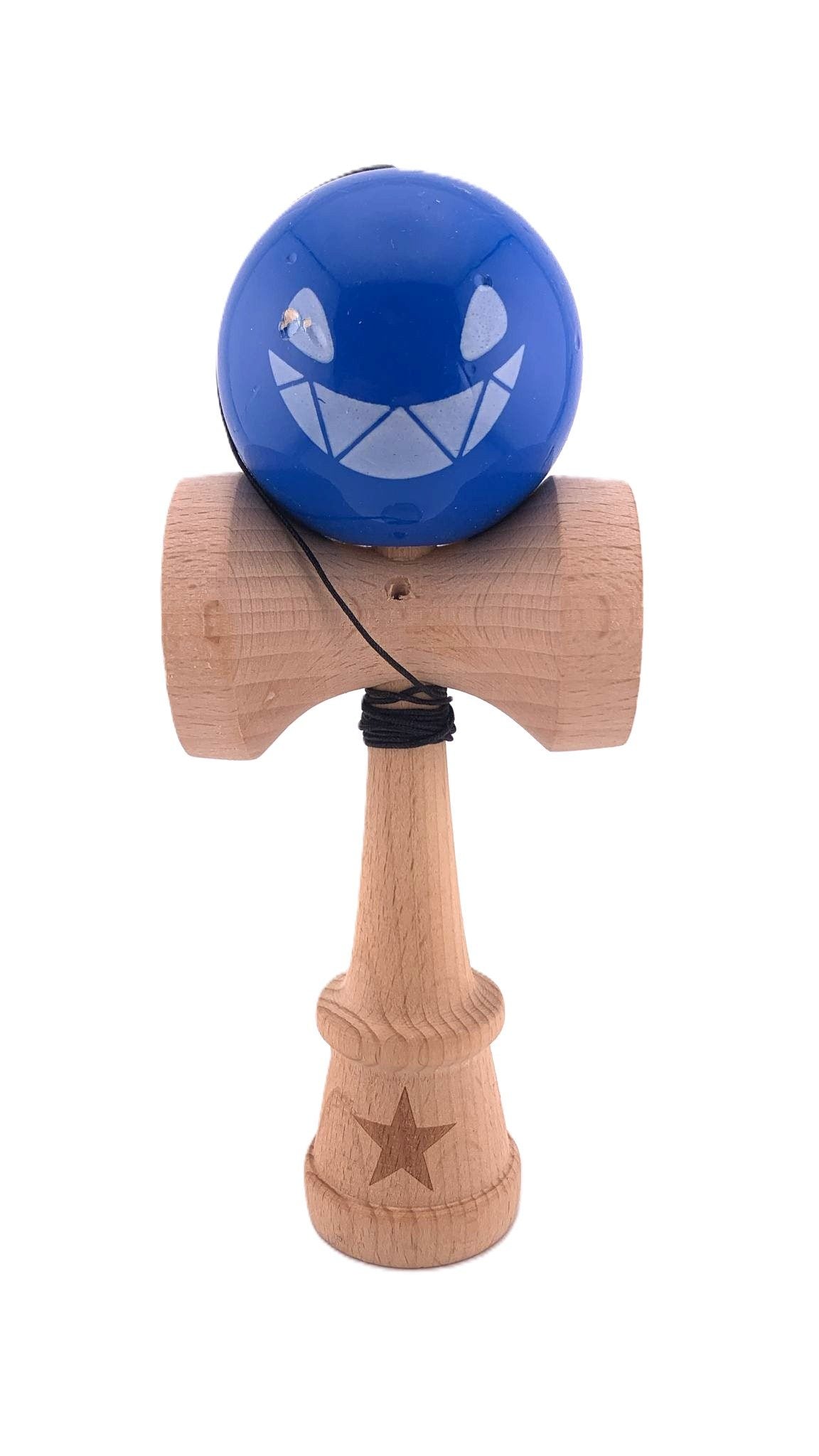 RESIGILAT - Kendama X Originala, Profesionala, Flippy, Crazy Smile, Super Sticky cu Cupe Mari KING SIZE V3, Gaura in Baza, Rulment Metalic, din lemn 18 cm, Ata 62/65 cm, Special Albastru - vivimall.ro