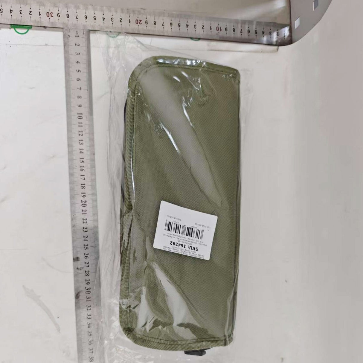 Scaun taburet camping verde depozitat compact în rucsac, greutate 700 g, ideal voiaj