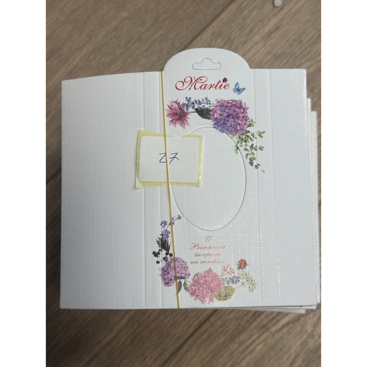 Set 100 ambalaje carton pentru martișoare, model Flori de Liliac, cutii brose decorate, vedere frontală