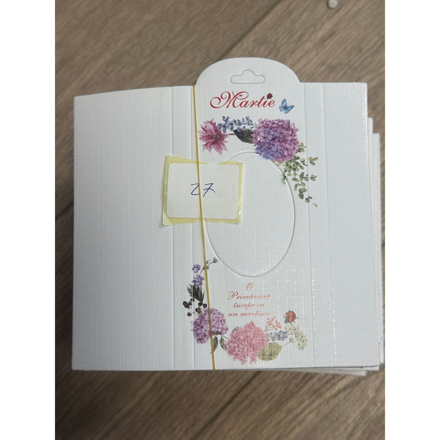 Set 100 ambalaje carton pentru martișoare, model Flori de Liliac, cutii brose decorate, vedere frontală