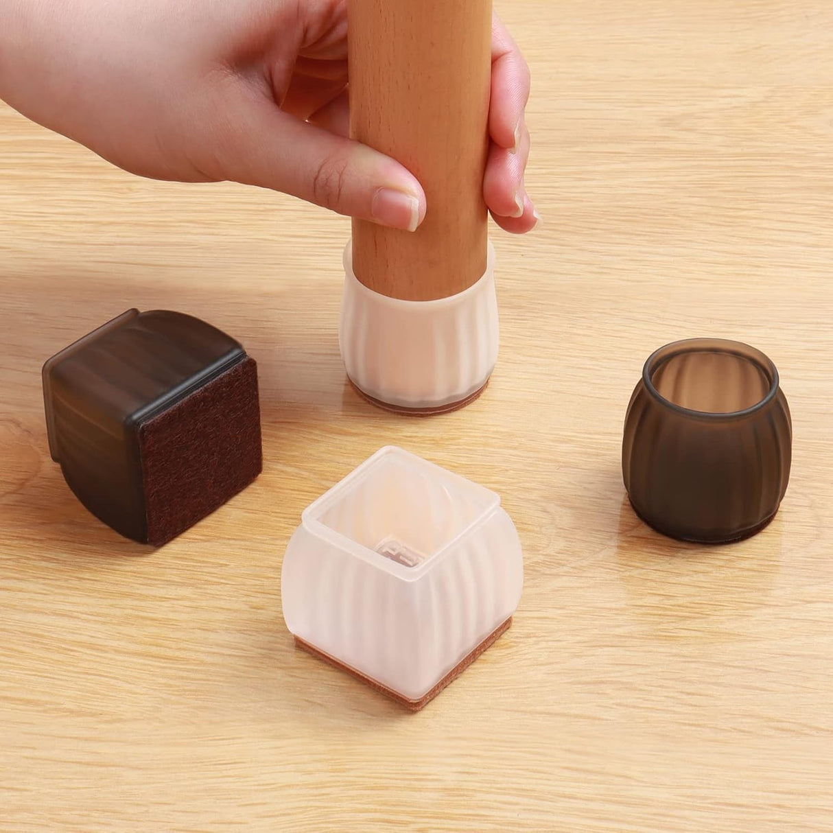 Set 16 Protectii pentru Picioare Scaun si Podea, Vivimall, Universale din Silicon, Model Patrat, Alb Transparent - vivimall.ro