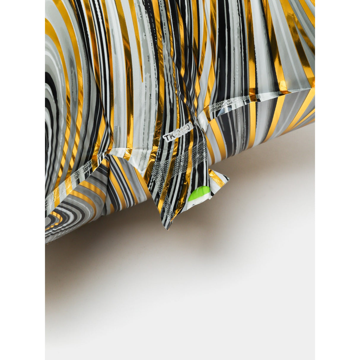 Set 2 Baloane din Folie Metalizata, Vivimall, Figurine Inima si Stea, Model Marmura, 45 cm, Ambalaj Individual, Pai Inclus, Umflare cu Aer sau Heliu, Bej - vivimall.ro