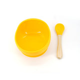 Set 2 piese diversificare bebelusi si copii din silicon Vivimall, bol cu ventuza, lingurita din lemn si silicon, pentru gustari, fara alergeni, galben - vivimall.ro