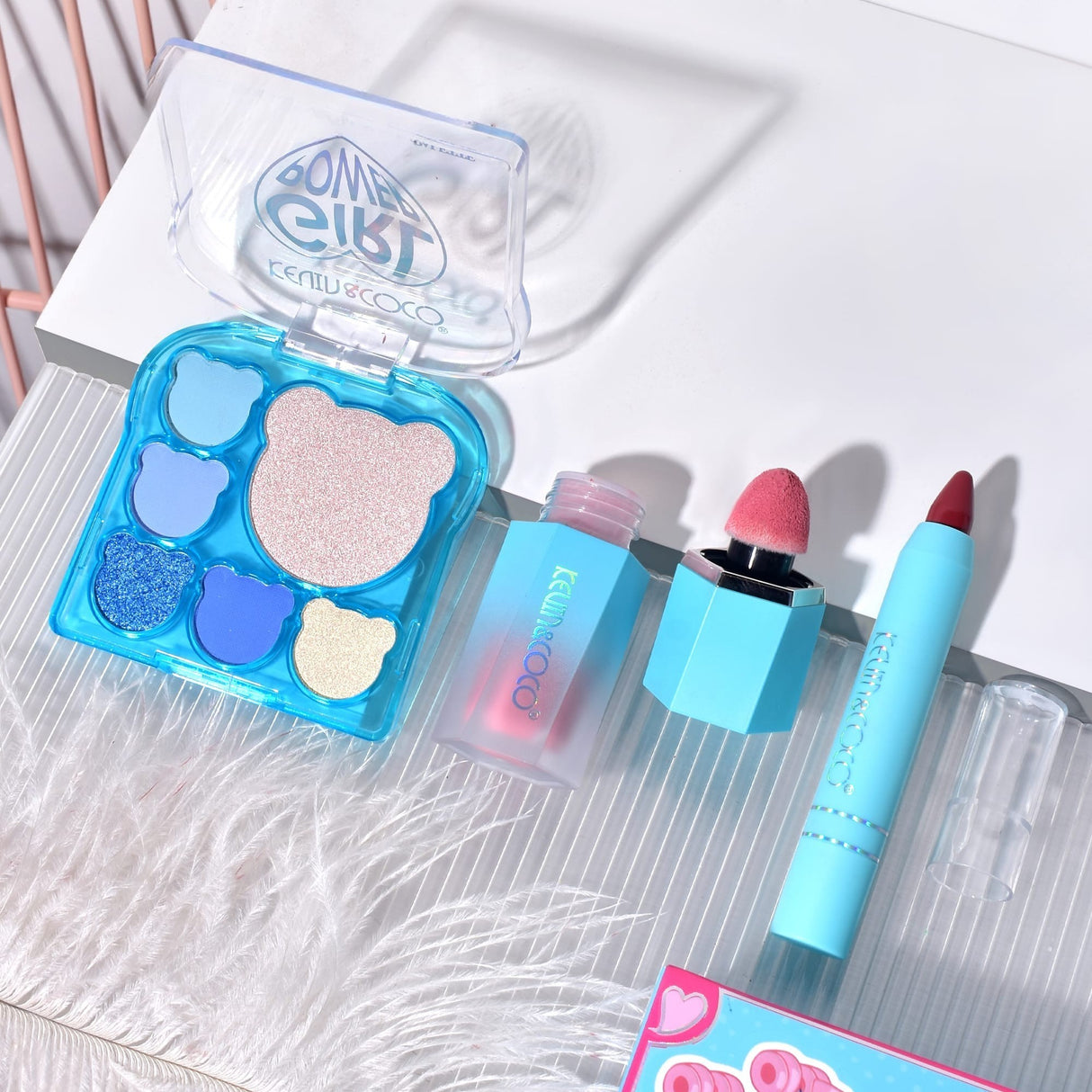 Set 3 Produse de Machiaj, KEVIN &amp; COCO, Ice Blue Bear, 6 culori, 15.5 x 13 x 3.4 cm