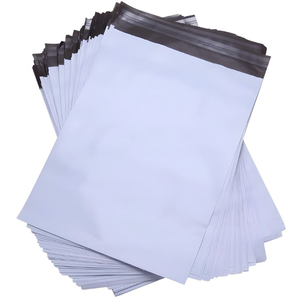 Set 500 pungi curierat 350x400x40mm cu bandă adezivă, exterior alb și interior negru, vedere frontală