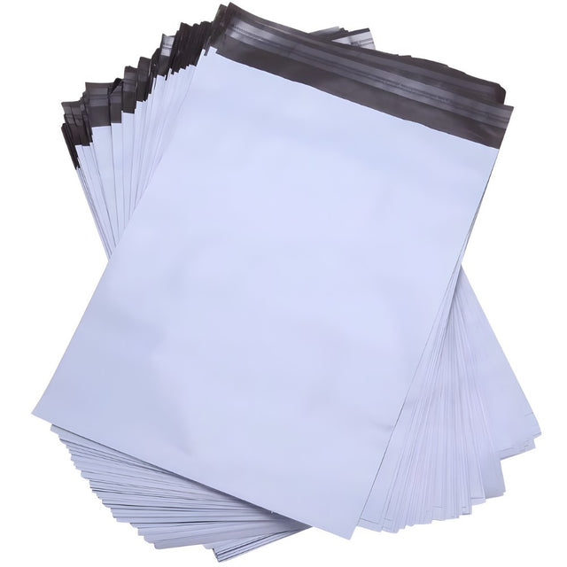 Set 500 pungi curierat 350x400x40mm cu bandă adezivă, exterior alb și interior negru, vedere frontală