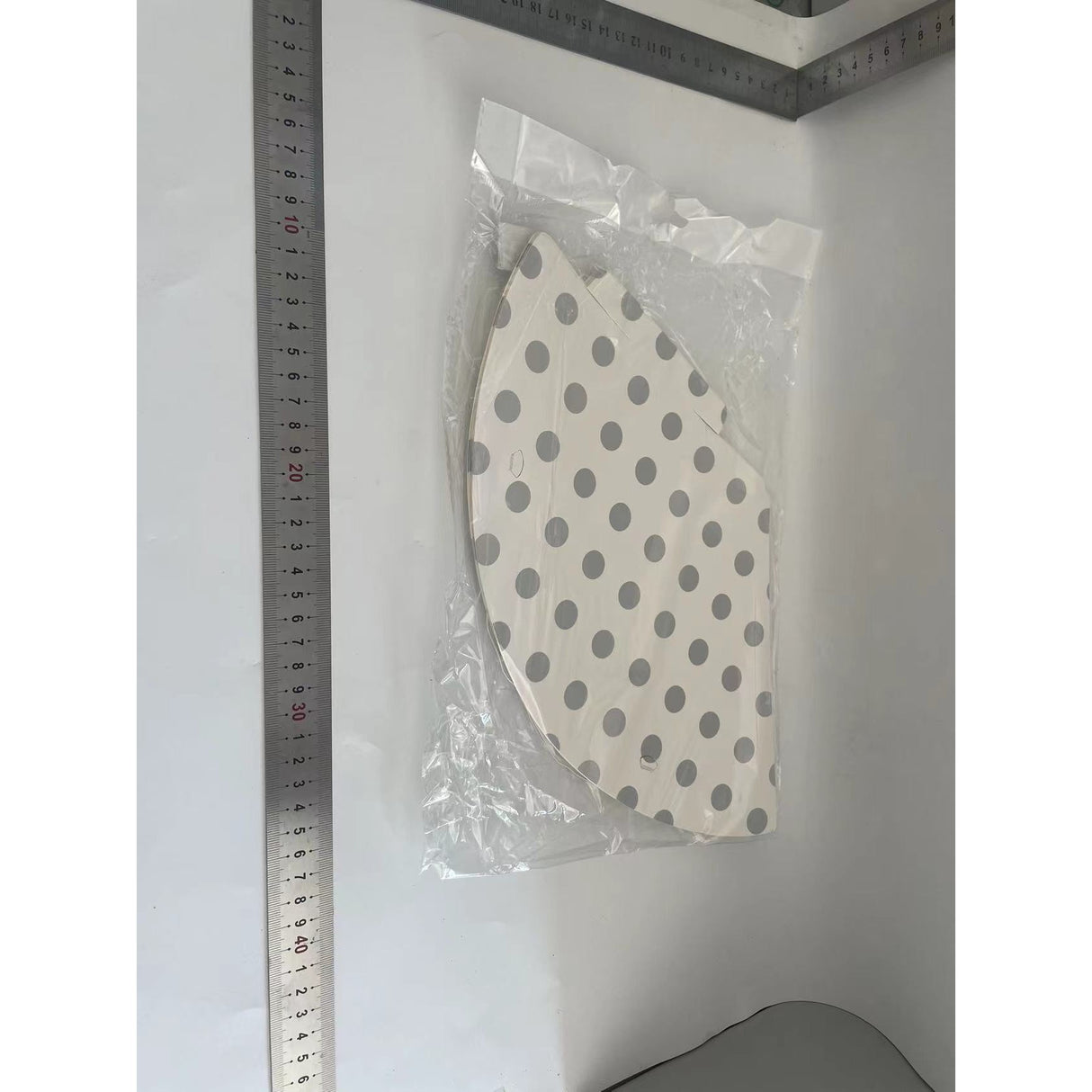 Set 6 Coifuri Metalizate, Vivimall, pentru Petrecere, Tematica Aniversare, Model Buline, 20 cm, Argintiu - vivimall.ro