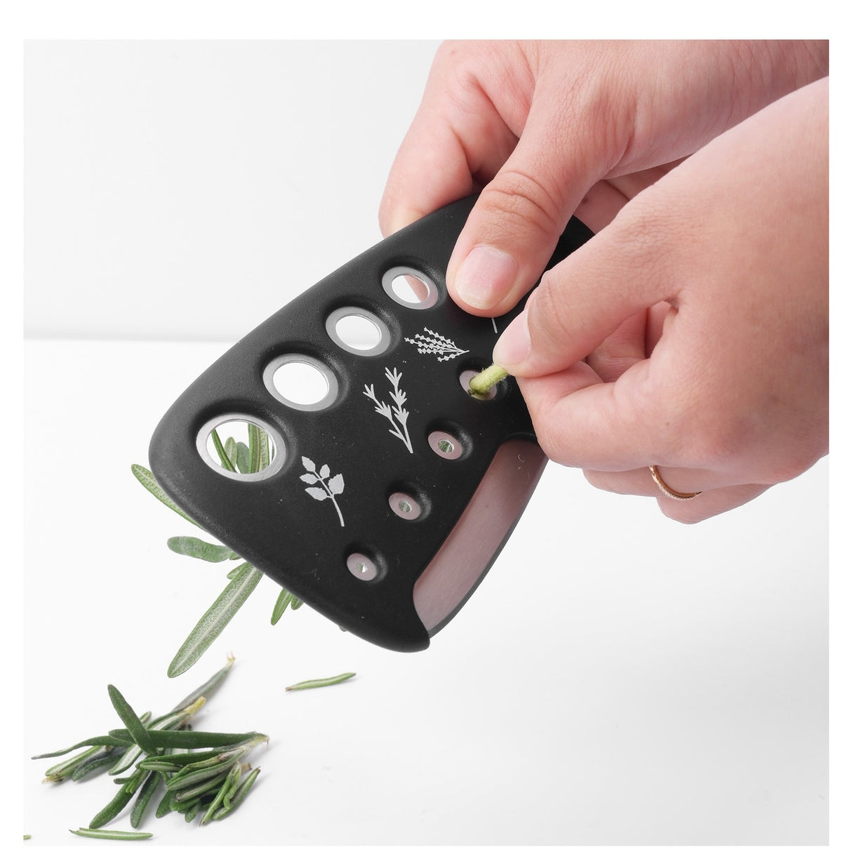 Set 6 In 1 Mini Ustensile Bucatarie Taietor Pizza, Cutit, Curatator, Razatoare, Desfacator, Presa Usturoi, Manere Din Abs, Lame Ascutite Din Otel Inoxidabil, 7.1 X 12.9 X 4.8 Cm, Negru - vivimall.ro
