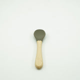 Set 8 piese diversificare bebelusi si copii din silicon Vivimall, baveta, farfurie compartimentata cu ventuza, bol cu ventuza, tacamuri din lemn si silicon, cana pentru gustari, fara alergeni, verde inchis - vivimall.ro